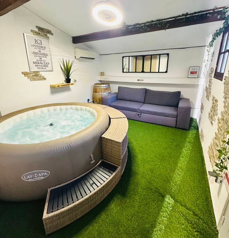 Locations saisonnières Var, jacuzzi, jardin clos