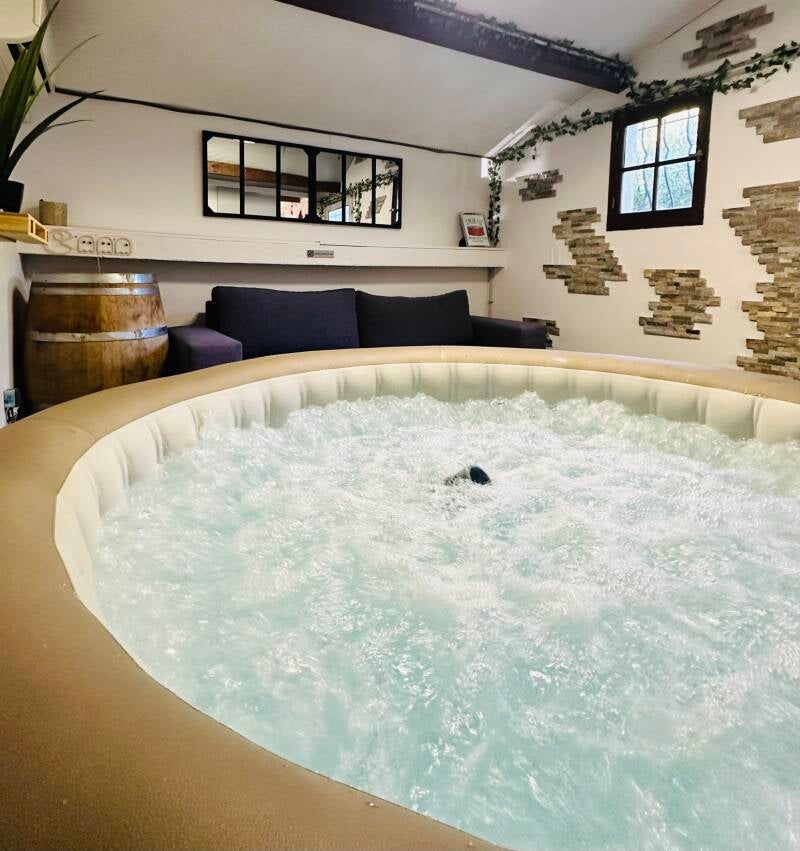 Locations saisonnières Var, jacuzzi, jardin clos
