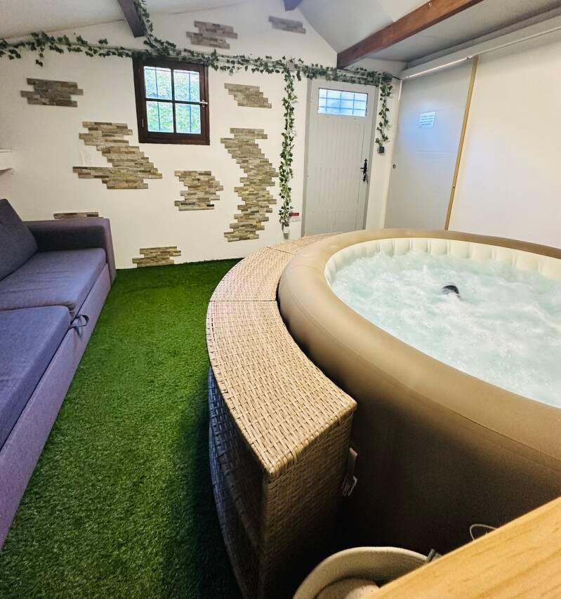 Locations saisonnières Var, jacuzzi, jardin clos