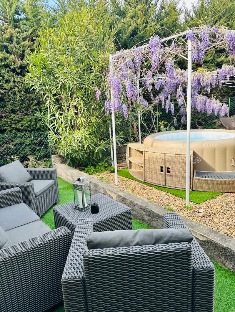 Locations saisonnières Var, jacuzzi, jardin clos