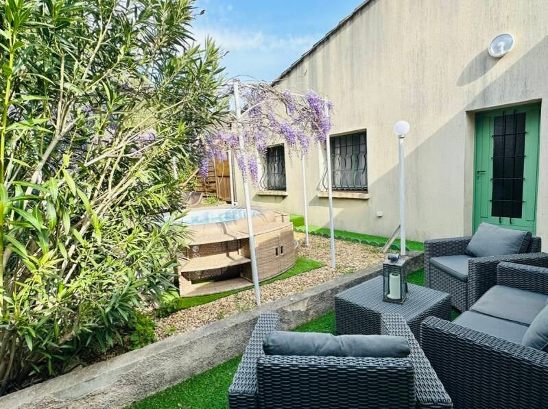 Locations saisonnières Var, jacuzzi, jardin clos