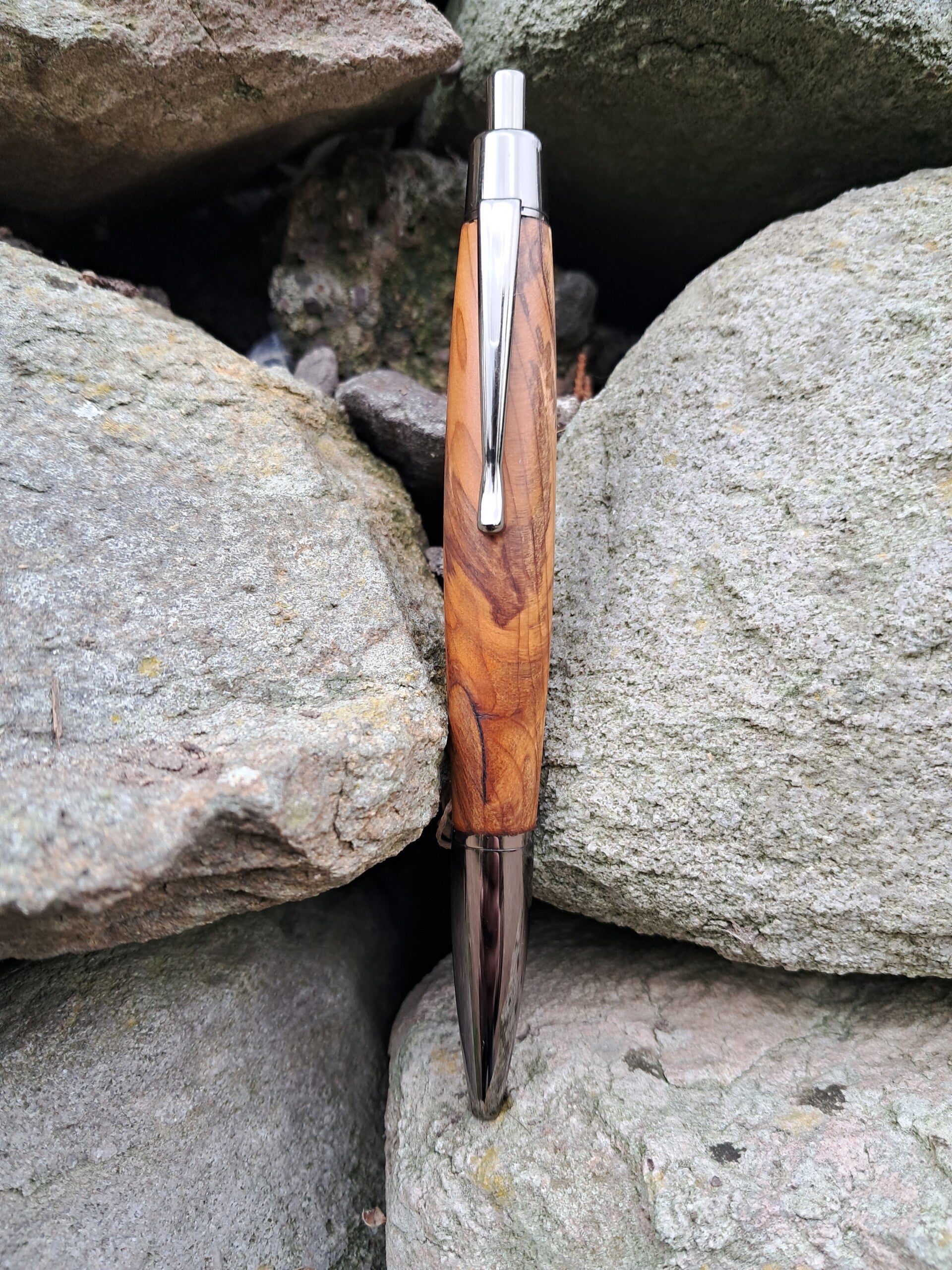Bog Yew click pen
