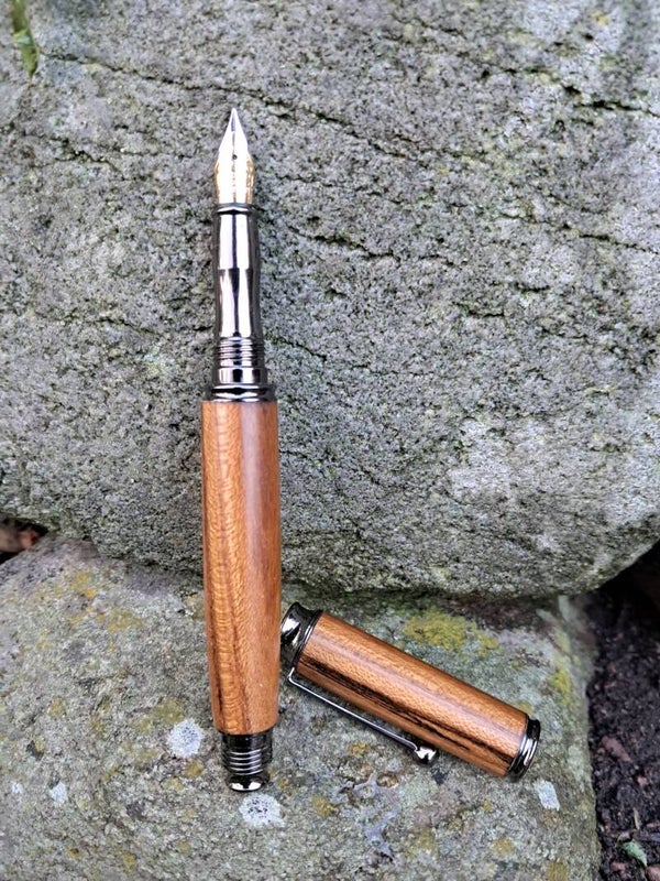 Laburnum fountain pen