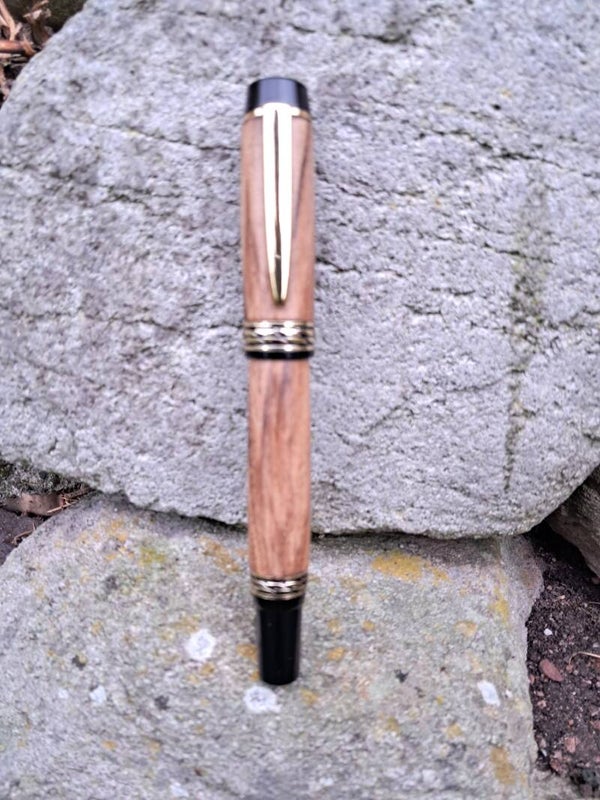 Holly fountain pen