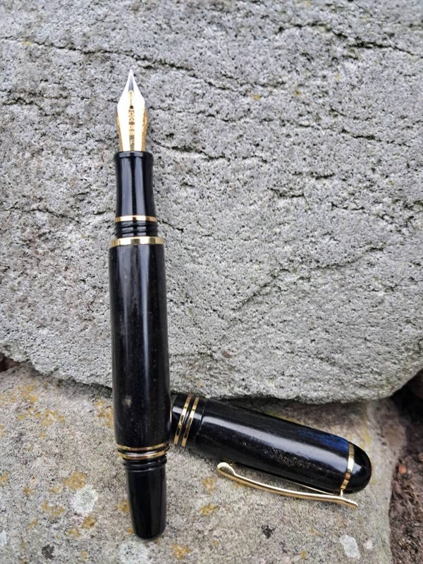 Bog Oak Pen.