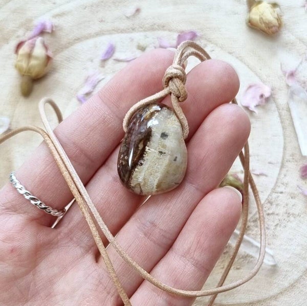 Versteend Hout Hanger