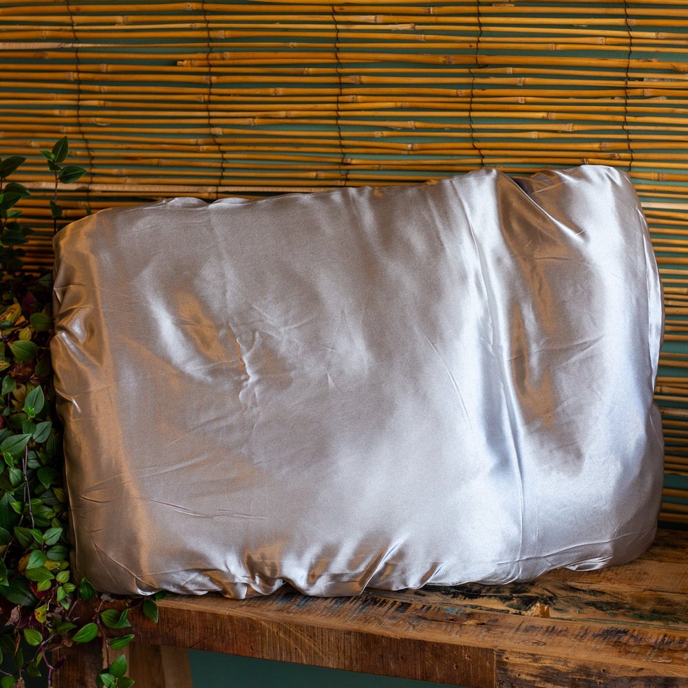 Satiini tyynynpäällinen