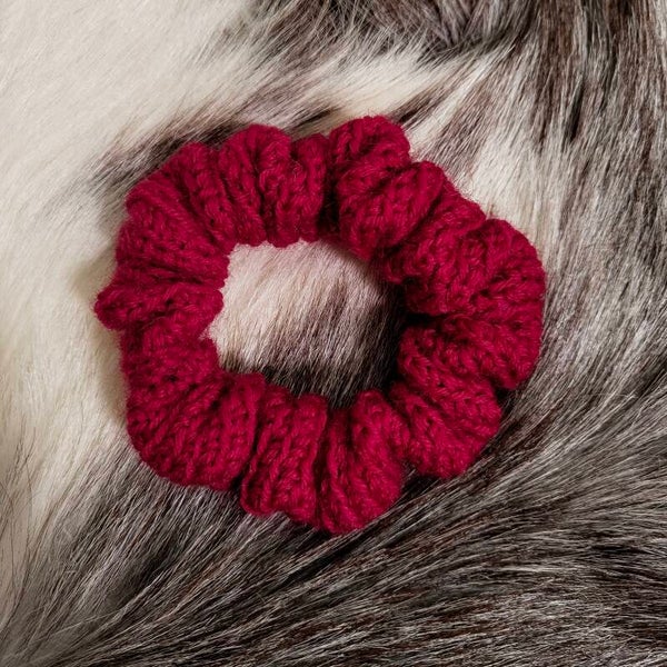 Virkattu iso hiusdonitsi "Puolukka II"