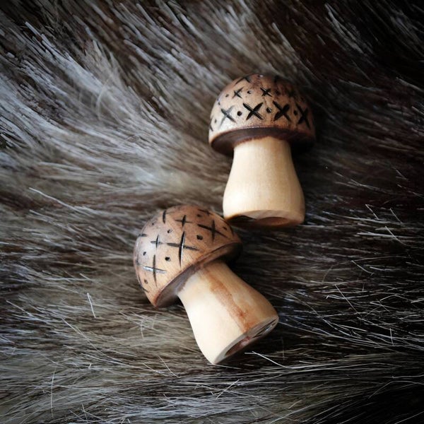 Puinen sienihelmi Ø 6mm, Noaidi Dreads