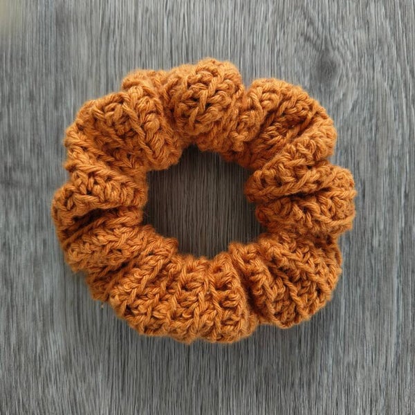 Virkattu hiusdonitsi "Ruska"