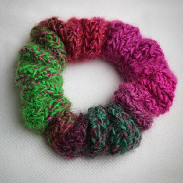 Virkattu iso hiusdonitsi "Kosmos ll"