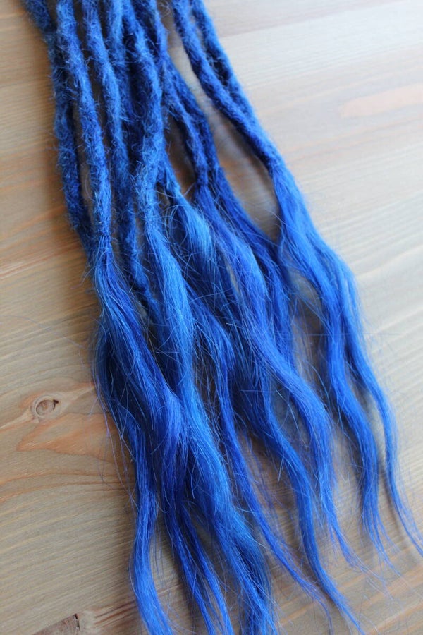 Aksenttisetti aidosta hiuksesta, sininen