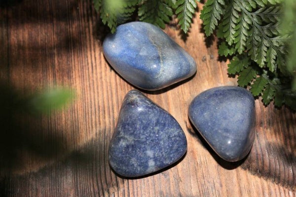 Kvartsi sininen, rumpuhiottu