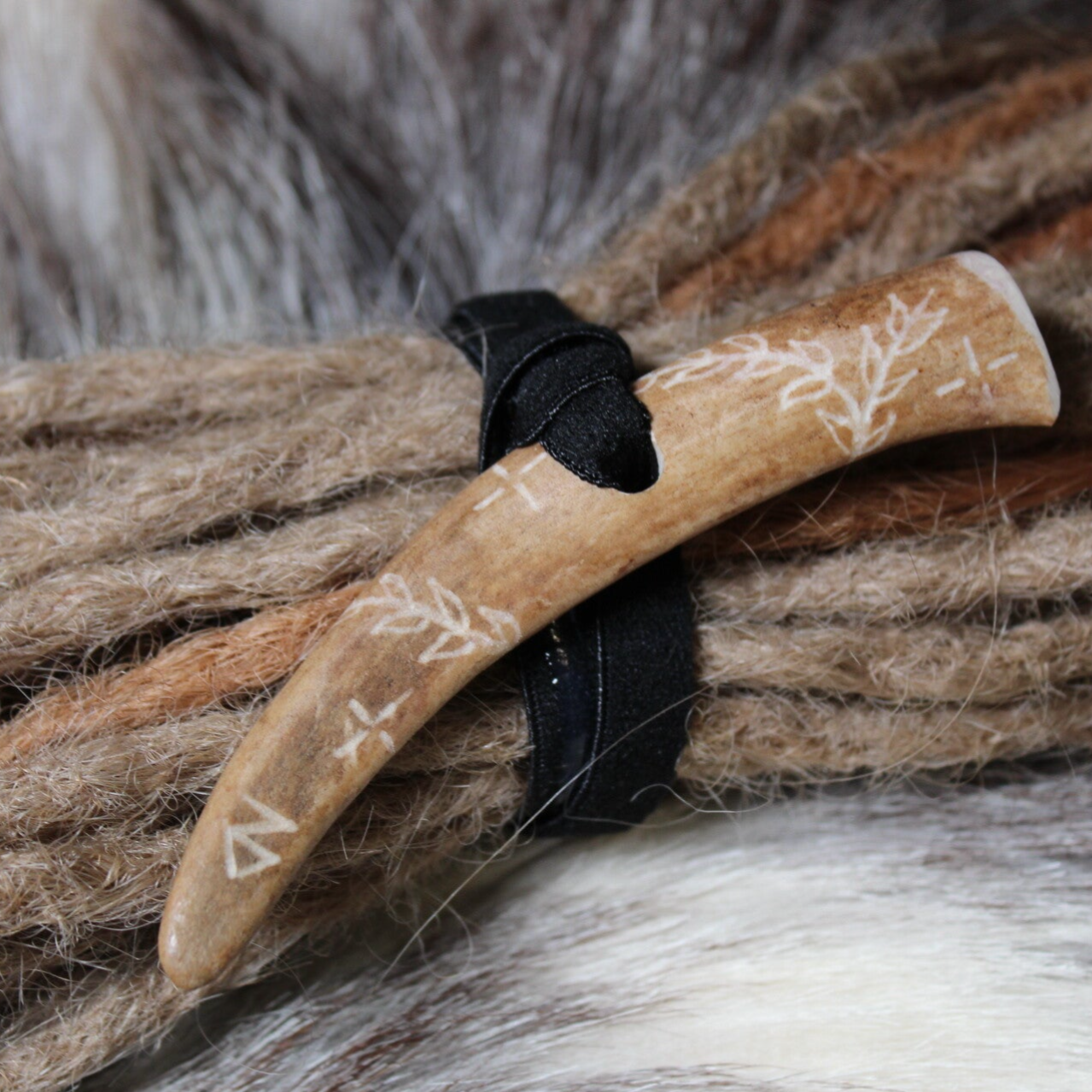 Kietaisuponnari poronsarvesta, "Köynnös"