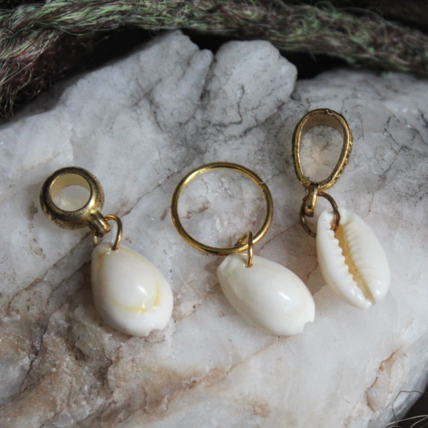 Riipushelmi Simpukka (synteettinen) kulta