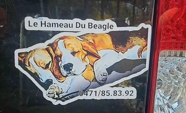 AUTOCOLLANT DU HAMEAU DU BEAGLE
