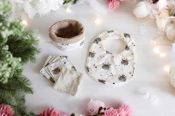 Bavoir bébé et lingettes