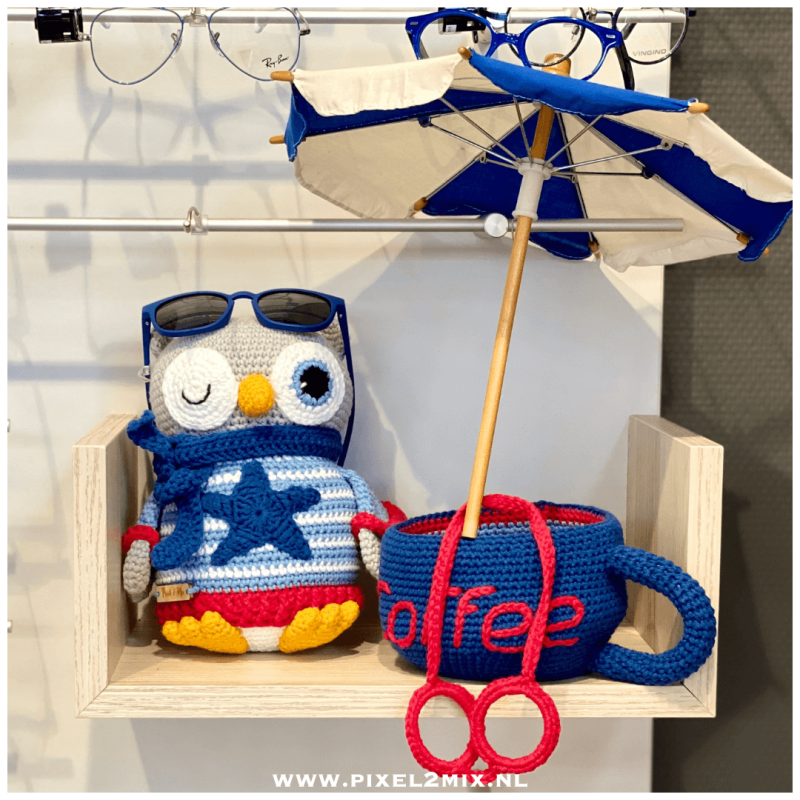 Orwin - Het Uiltje in Koffiekopje. Amigurumi Uiltje Haken. Betreed de knusse wereld van haakcreaties met Orwin - Het Uiltje in Koffiekopje, de ideale toevoeging aan je volgende haakproject! Dankzij het haakpatroon van Pixel 2 Mix breng je dit charmante ui