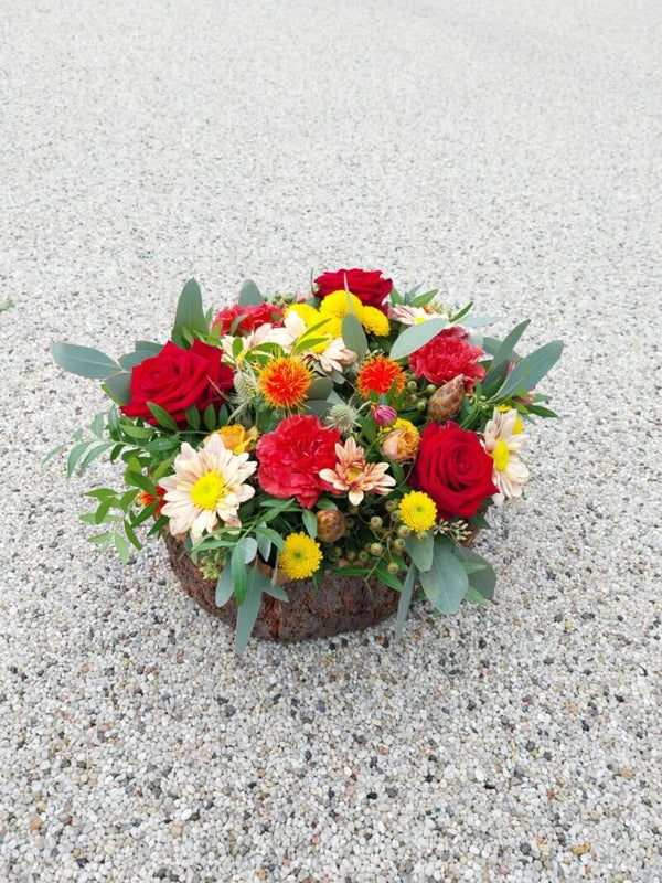 rond bloemstuk in basis van kurk