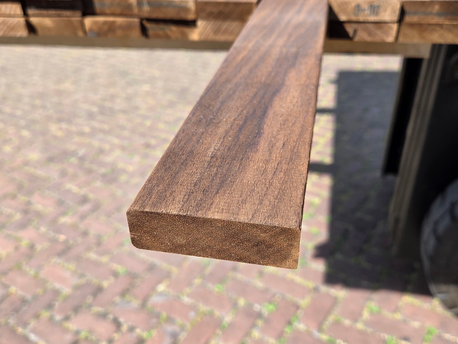 Hardhouten planken / latten - geschaafd Afmeting: 2.0x6.7 cm