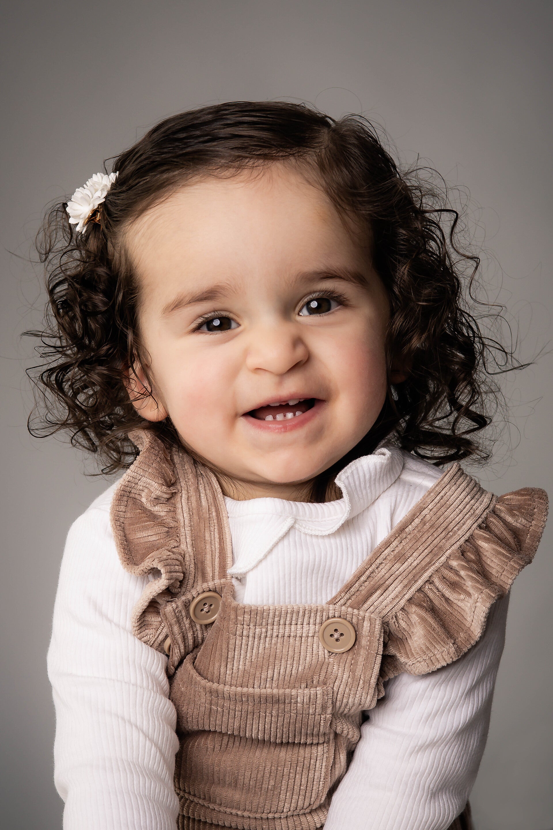 portret foto kind, peuterfoto, peuterportret, fotograaf wierden, kinderfotograaf, fotoshoot, marisfotografie