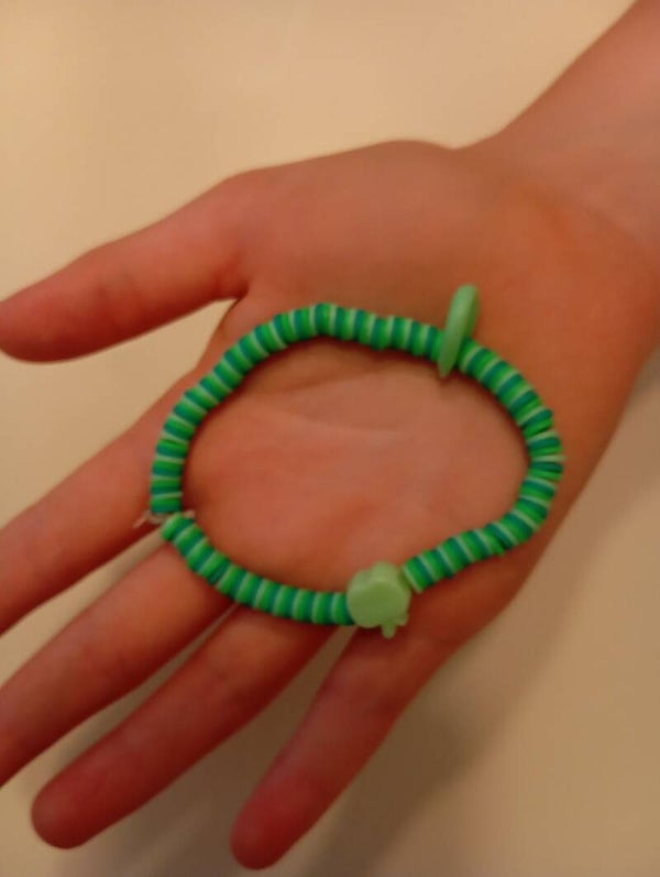 Pulsera de hilo fresca
