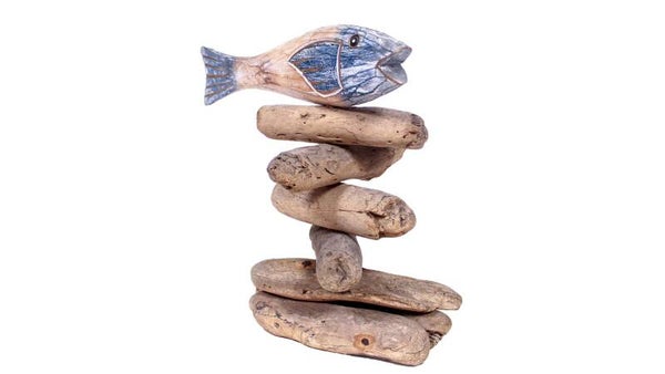 Fisch auf Treibholz