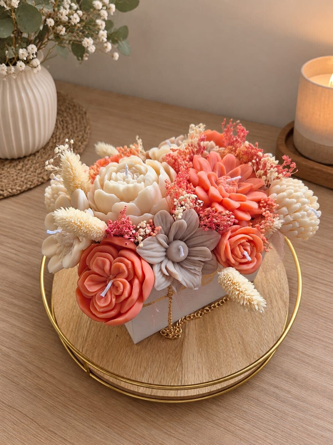 Tasche mit Blumen aus Sojawachs in Pfirsichfarbe