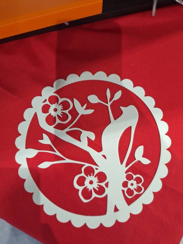 Grosse boule avec oiseau