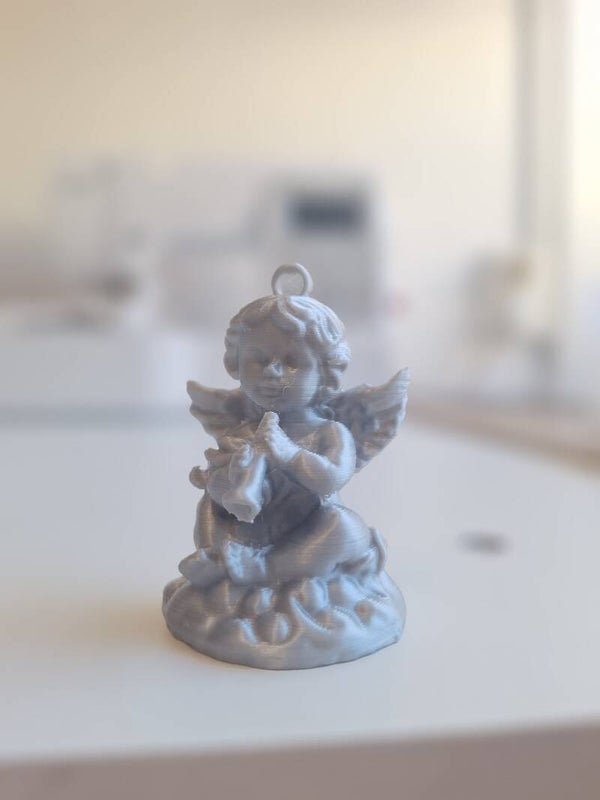 Petit ange joueur de trompette