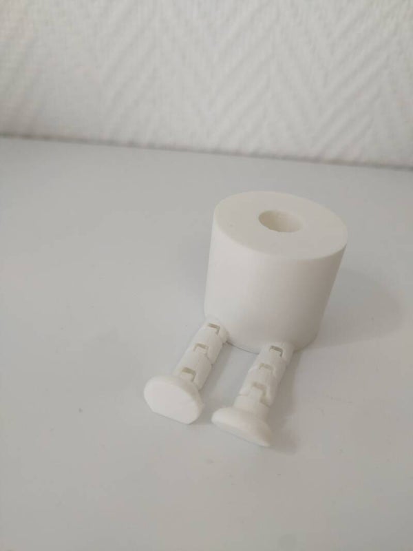 papier toilette avec jambes