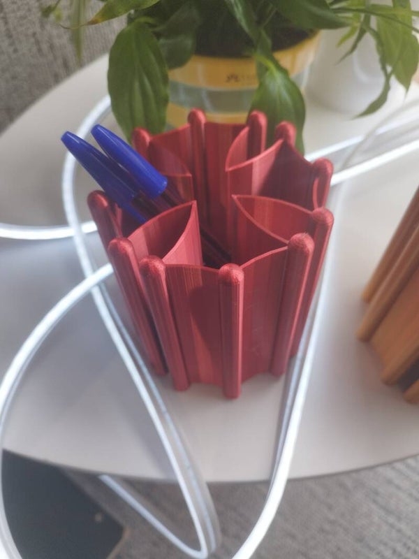 Pot a crayon rouge