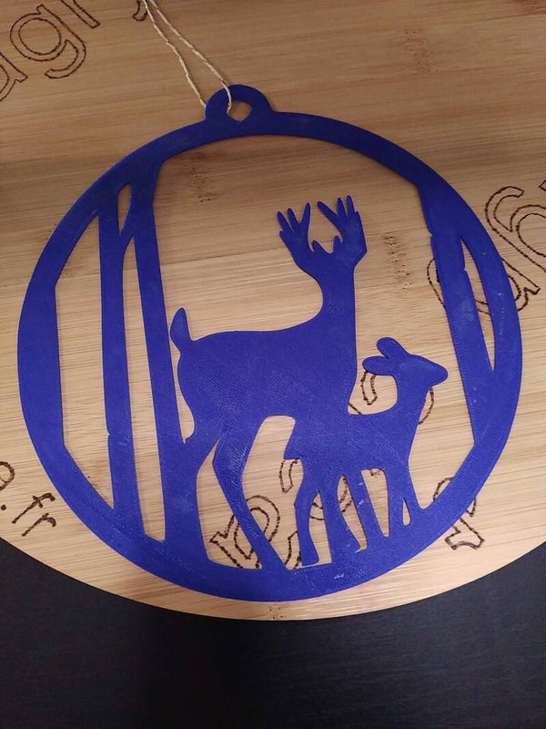 grosse boule de noel cerf avec son faon