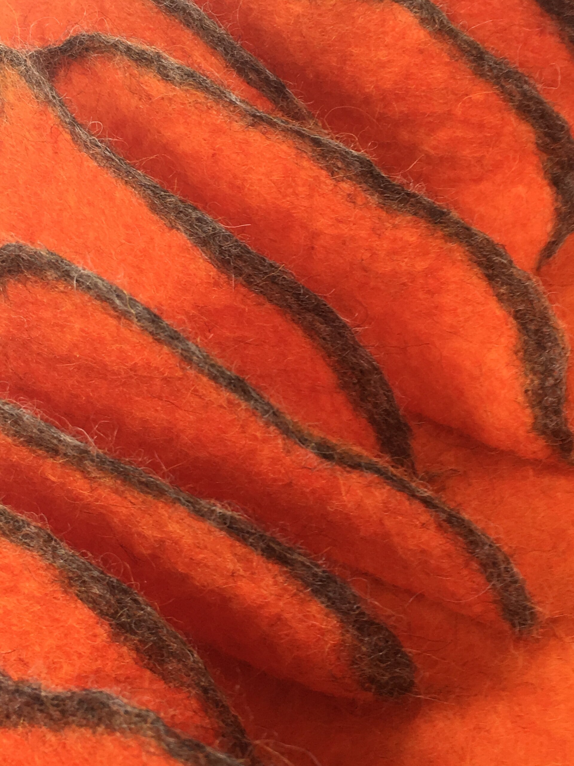 Detail vilten wandtapijt in bergschaap