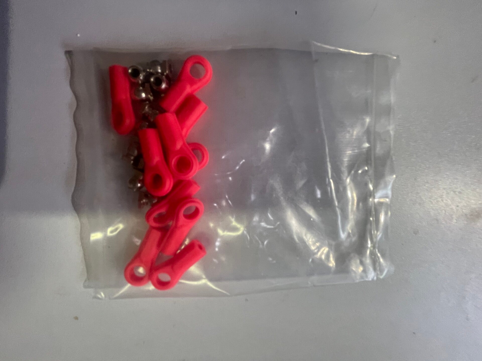 DESTOK26 Lot de chape plastique avec rotule 3mm rouge fluo