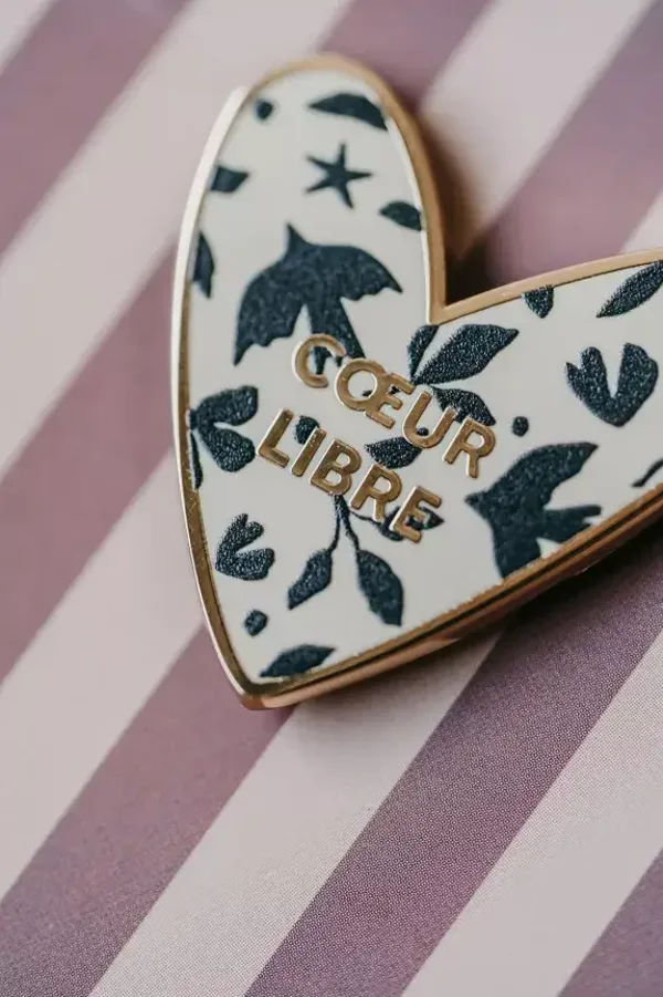 Pin's Coeur libre