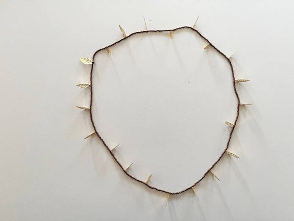 Kettinkje met gouden blaadjes