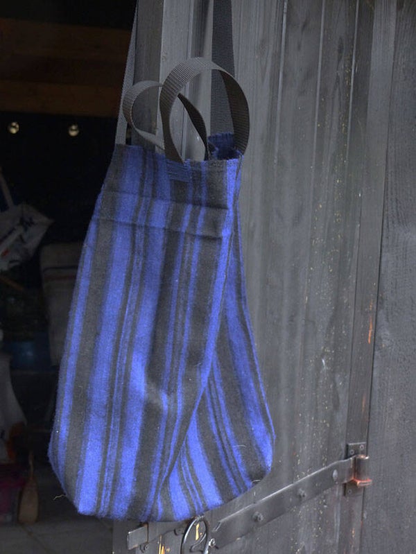 tas uit staphorst blauw/zwart