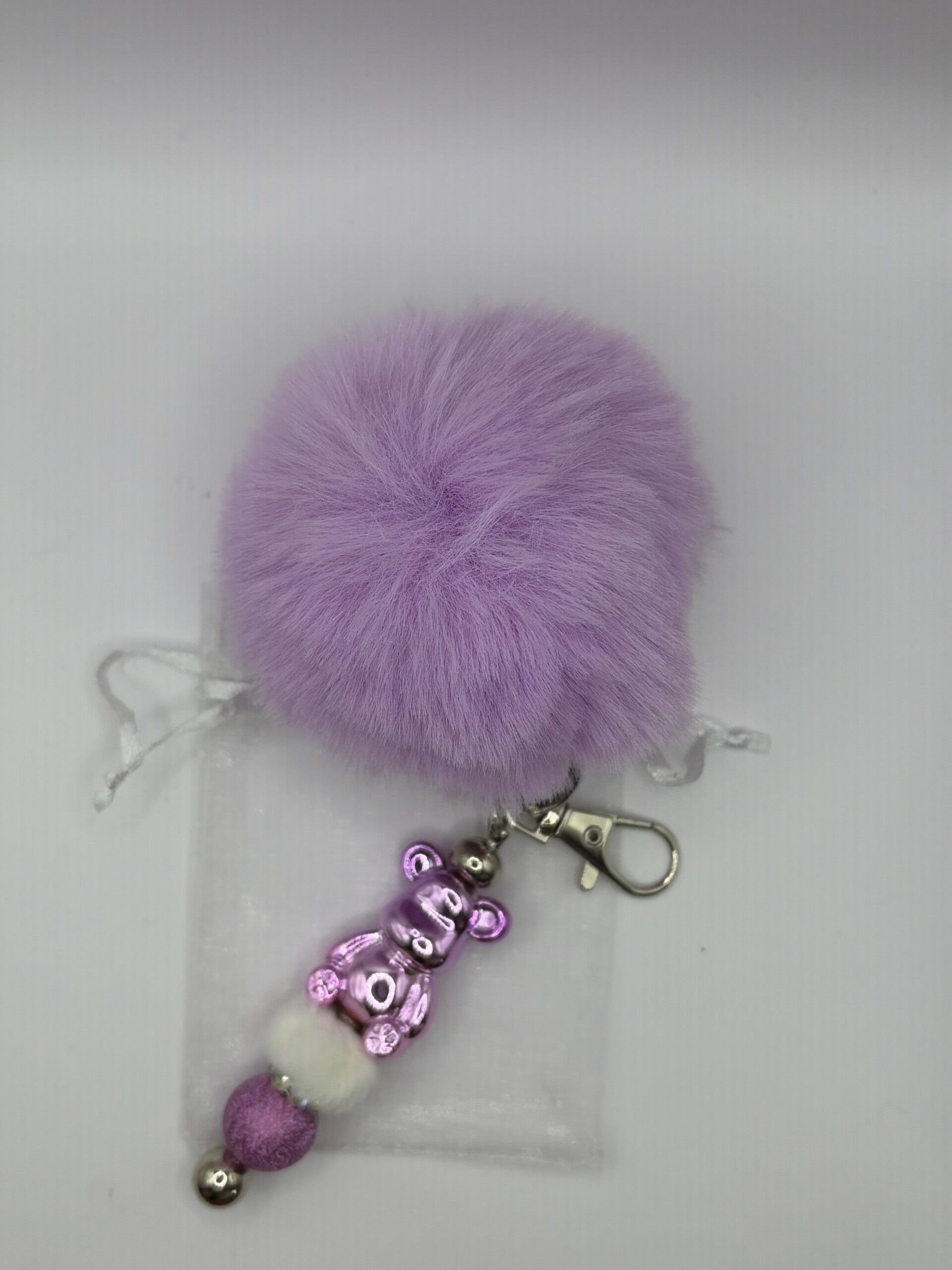 Sleutelhanger tashanger zilverkleurig met brickbear en lila pompom