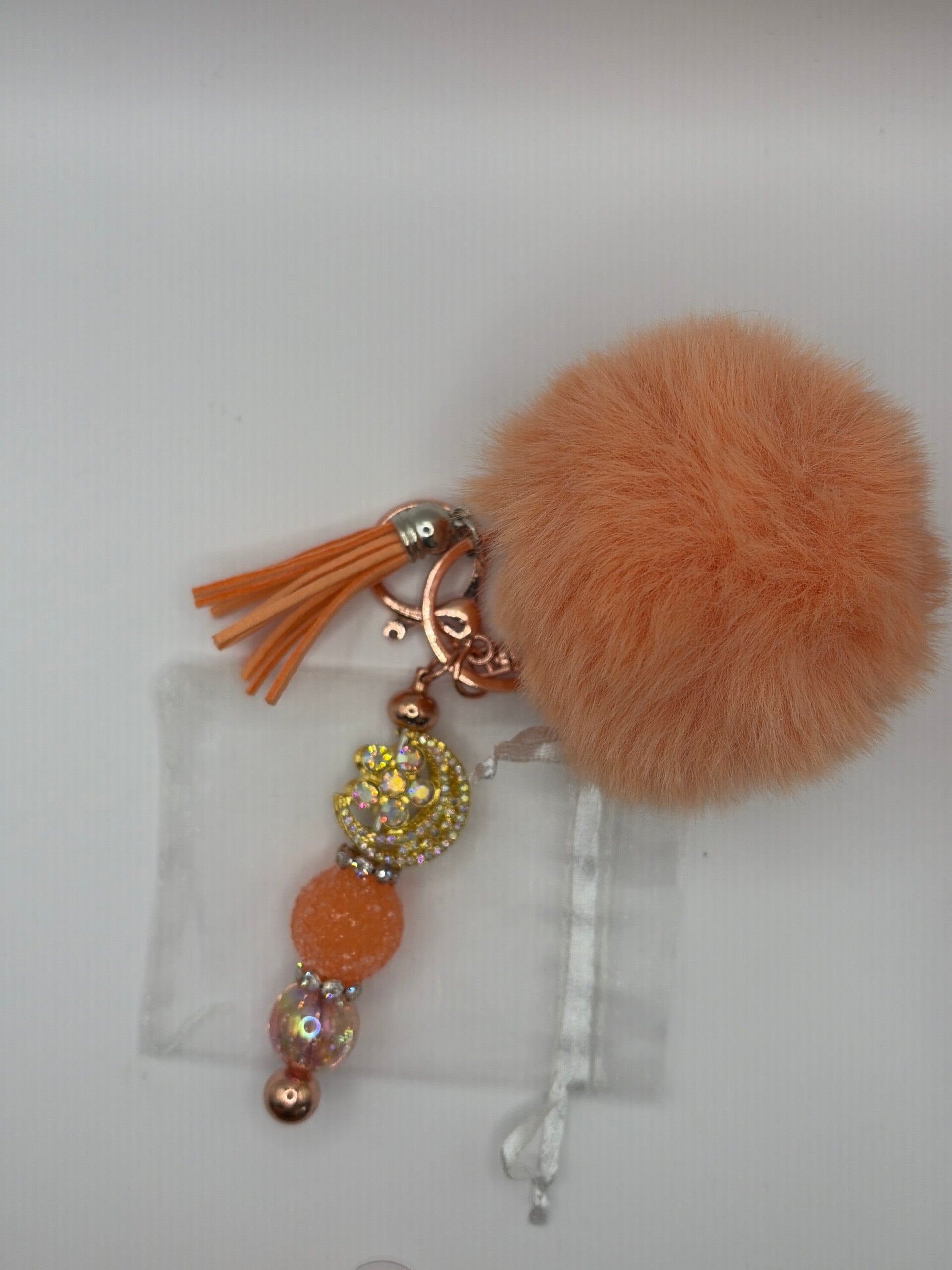 Sleutelhanger tashanger rosekleurig met gouden maan en pompom