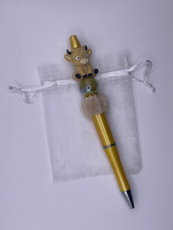 Pen met schotse hooglander koe