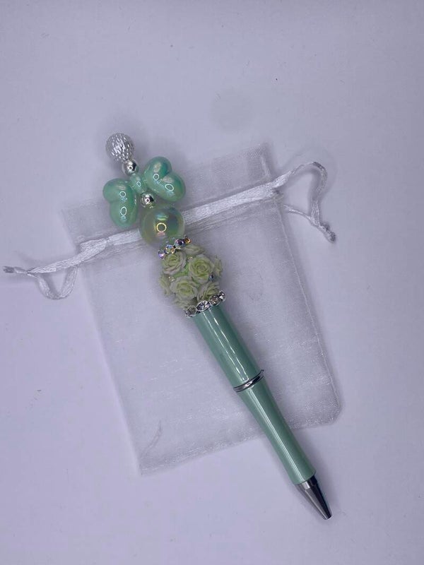 Pen salie groen met strikje en rozenkrasl