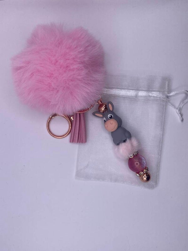 Sleutelhanger tashanger rosegoud met ezeltje en roze pompom