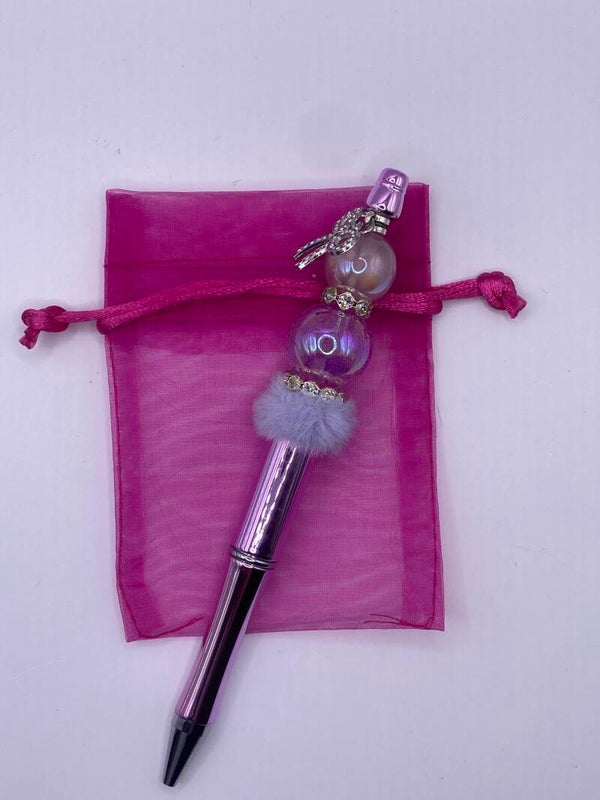 Pen roze met zilverkleurig bedel strikje