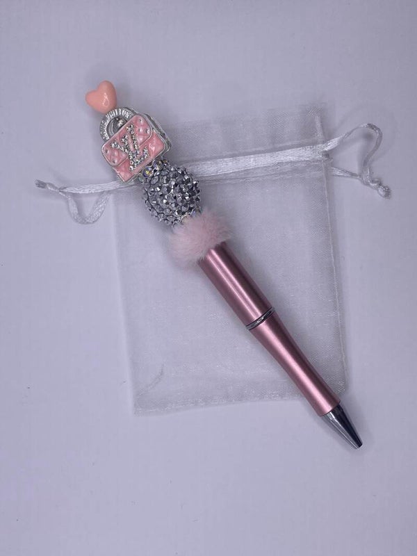 Designer pen mat roze met LV tasje parelmoer en zilver