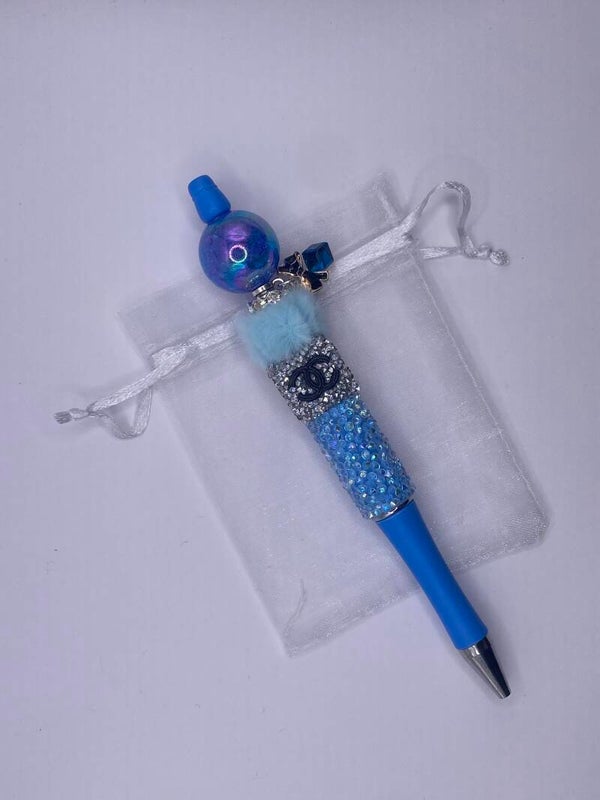 Designer pen met CC suikerkraal zilver en blauw pen en bedeltje