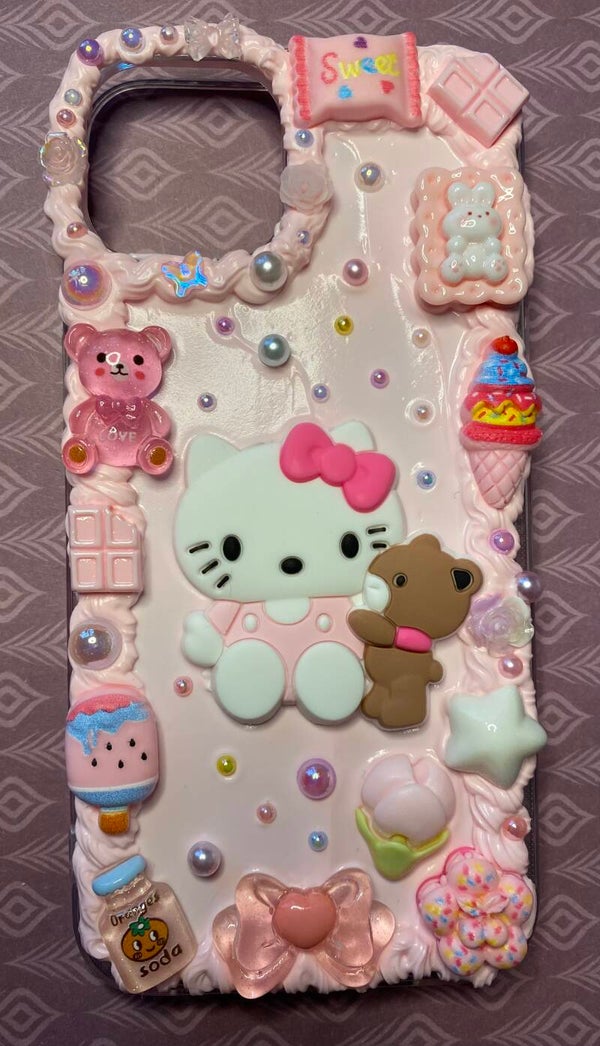 Telefoonhoesje handmade Hello Kitty Kuromi iPhone 13