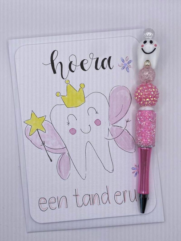 Kaart Hoera tand eruit met bijpassende pen
