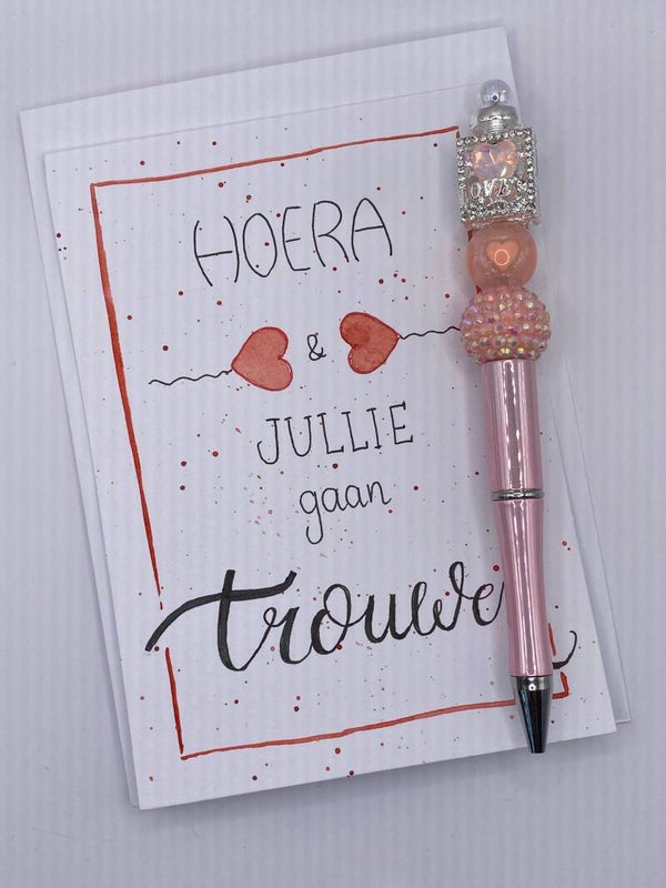 Kaart Hoera jullie gaan trouwen met bijpassende pen