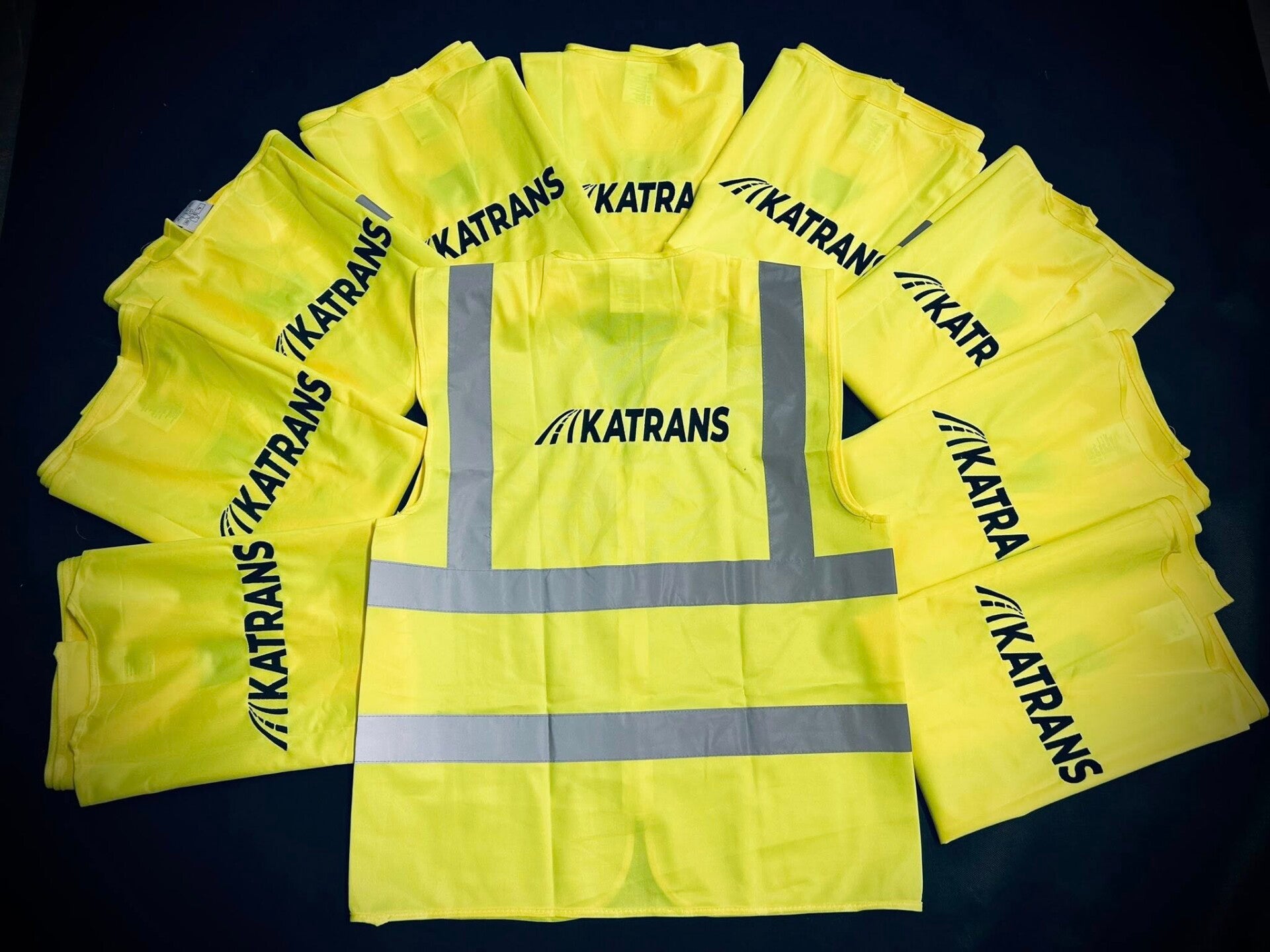 Haft komputerowy nazwy firmy na kamizelkach roboczych odblaskowych w Nowym Sączu